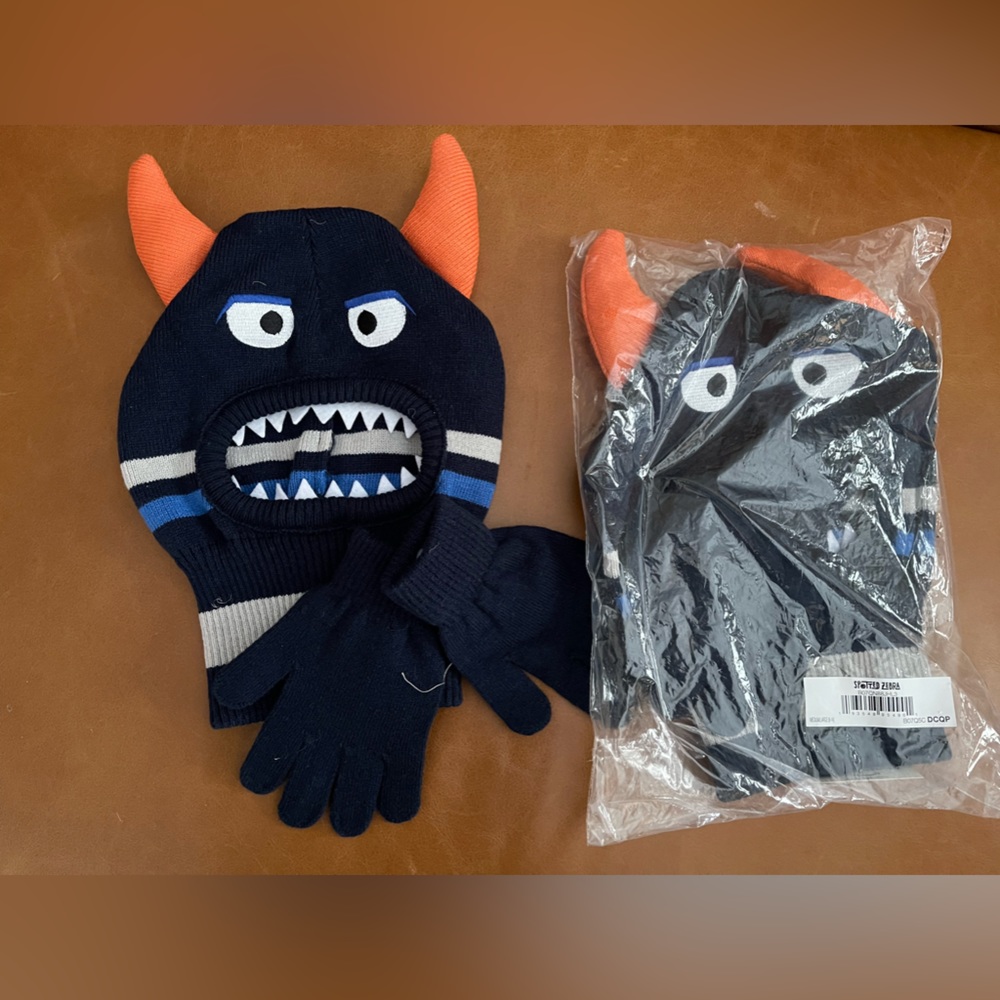 Spotted Zebra Hat & Glove set